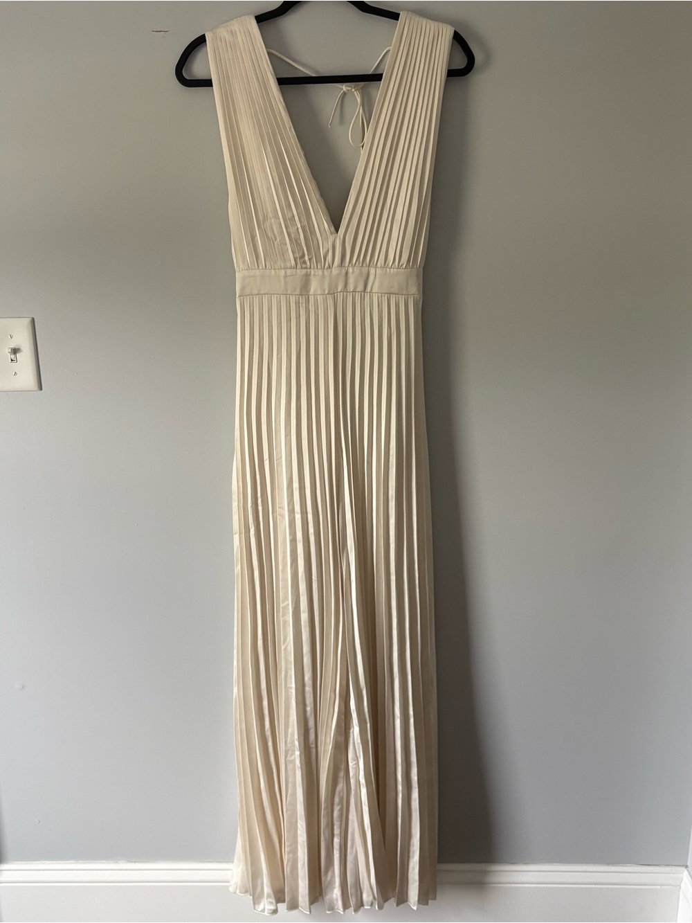 Abercrombie & Fitch Satin Cream Pleated V-Neck Wide Leg Jumpsuit